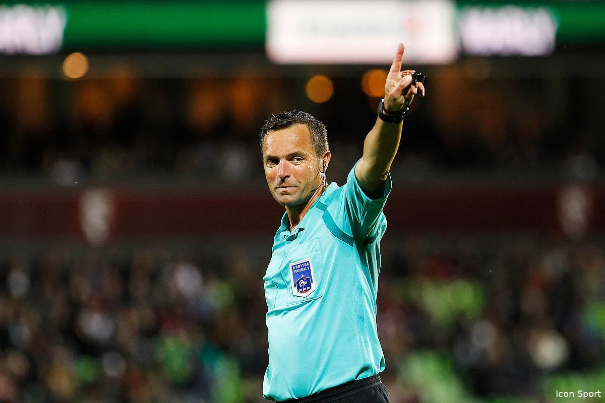 l1 le patron des arbitres vire la fff frappe fort icon mrv 140517 08 35 372524