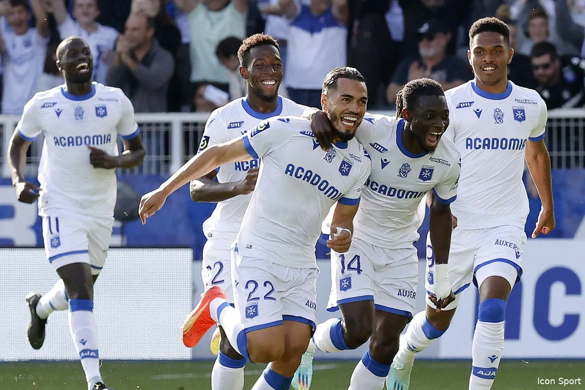 l1 pelissier soigne sa premiere avec auxerre icon 62i3857 352970