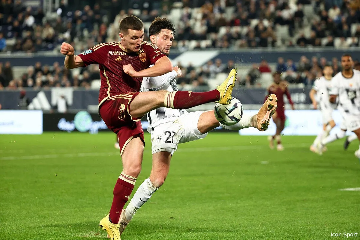 l2 bordeaux bat angers et s eloigne de la zone rouge icon rom16567 371241