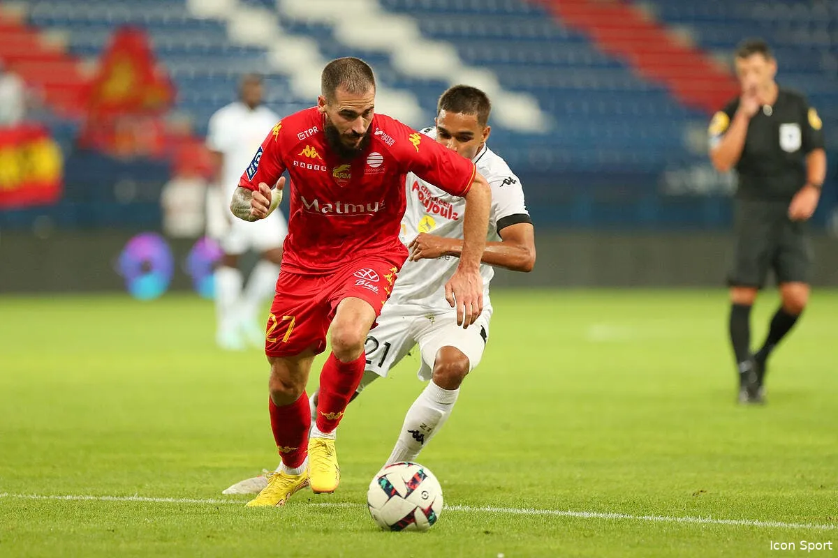 l2 un joueur de quevilly colle une droite a un caennais icon mlp 0523 367852