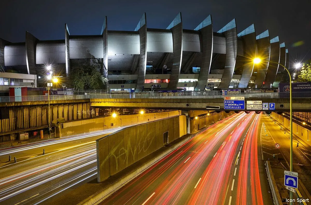 la mairie de paris met la pression au psg icon 211018 99 645381 dpai 355915