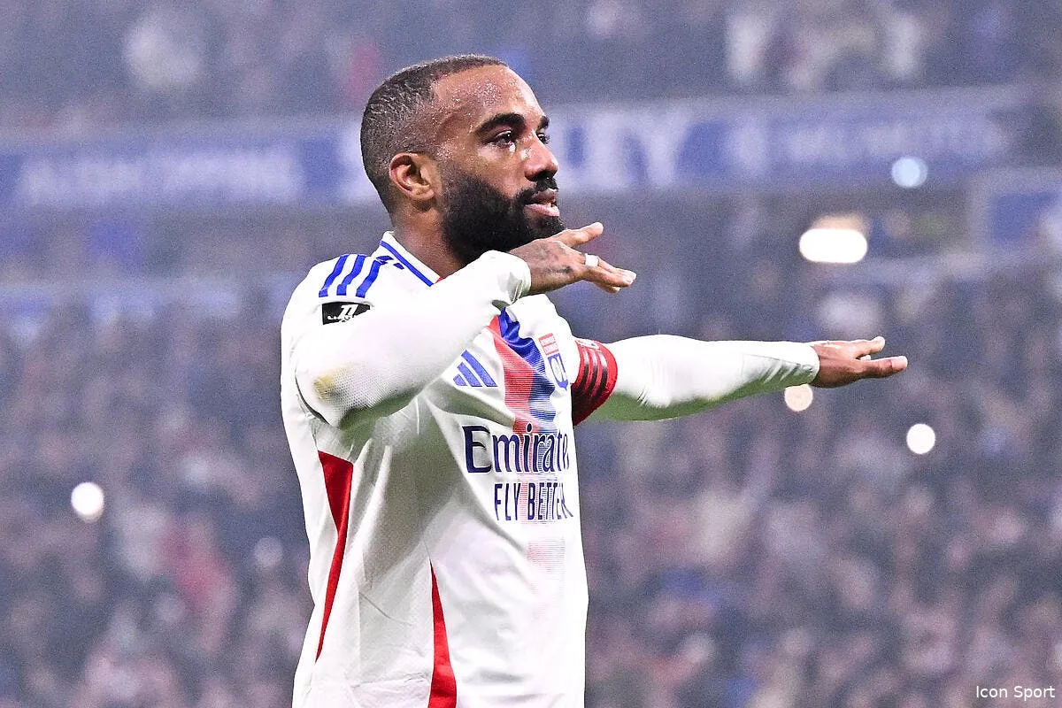 lacazette dechire les offres du psg et de l om par amour de l ol iconsport 244218 0122 384501
