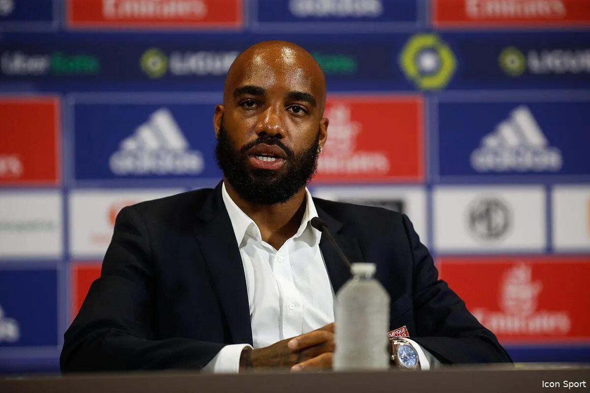 lacazette et tolisso a l ol jean michel aulas attaque icon 25i1505 343801