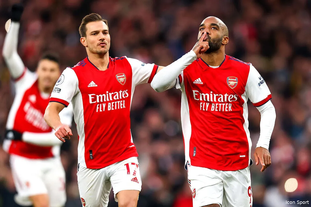 lacazette flirte avec l ol arsenal n est pas jaloux icon ap 12370696 2 339365