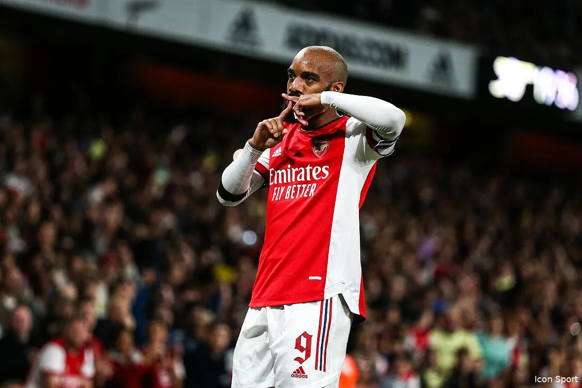 lacazette libre l ol saute sur l occasion icon sipausa 35187411 324339