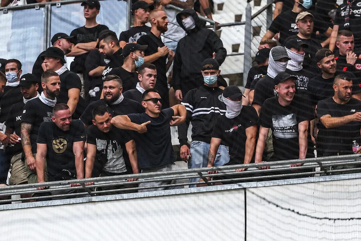 ldc des saluts nazis en marge d om francfort icon fid 4184 350351