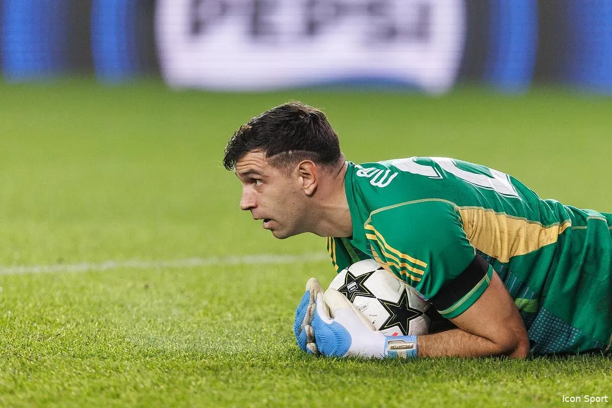 ldc emiliano martinez concede le penalty gag de la soiree iconsport 243829 0012 383558