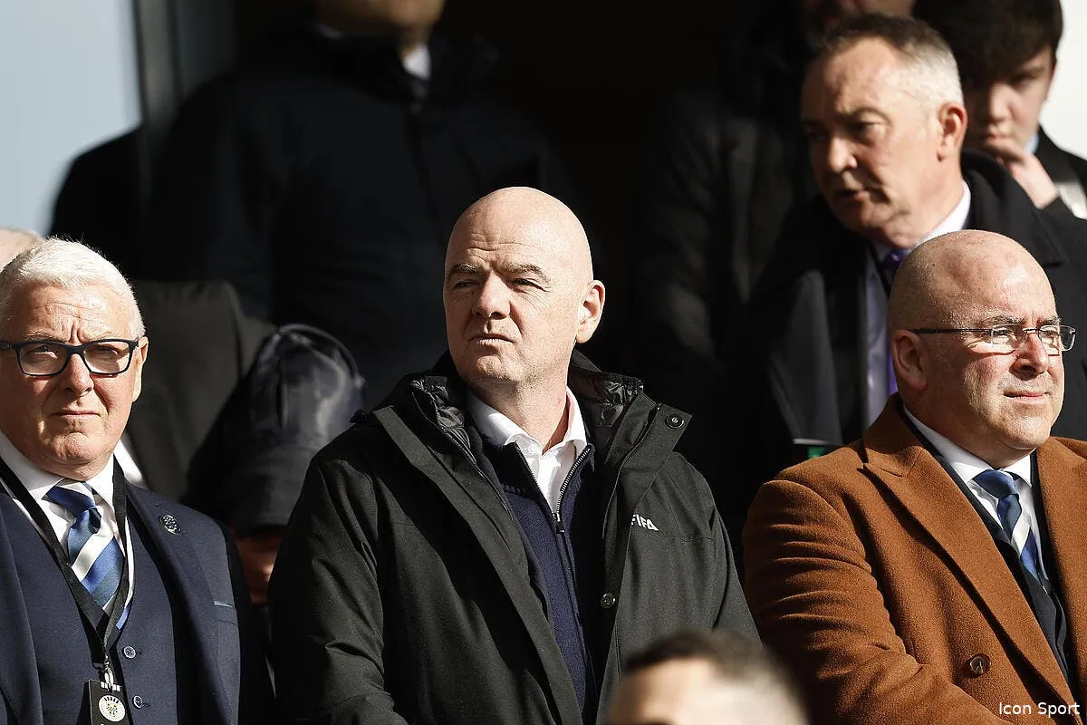 le carton bleu rend la fifa verte de rage iconsport 193613 0001 372696