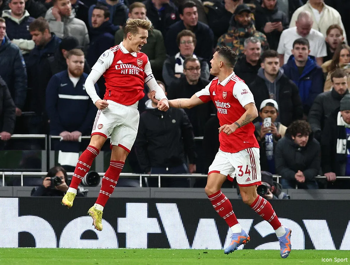 le derby pour arsenal leader en costaud icon spi 033 dk spurs arsenal 355853