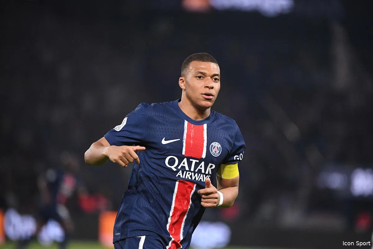 le groupe du psg contre l ol avec mbappe iconsport 221753 0238 376271
