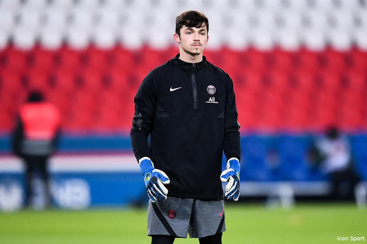 le psg prolonge son gardien lucas lavallee icon 021476 0445 338833