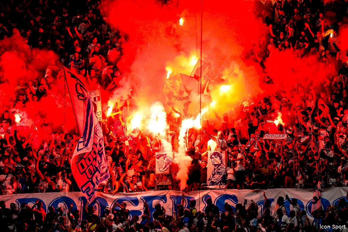 le spectacle incroyable de marseille en feu pour feter la victoire de 1993 icon d1r9046 360892