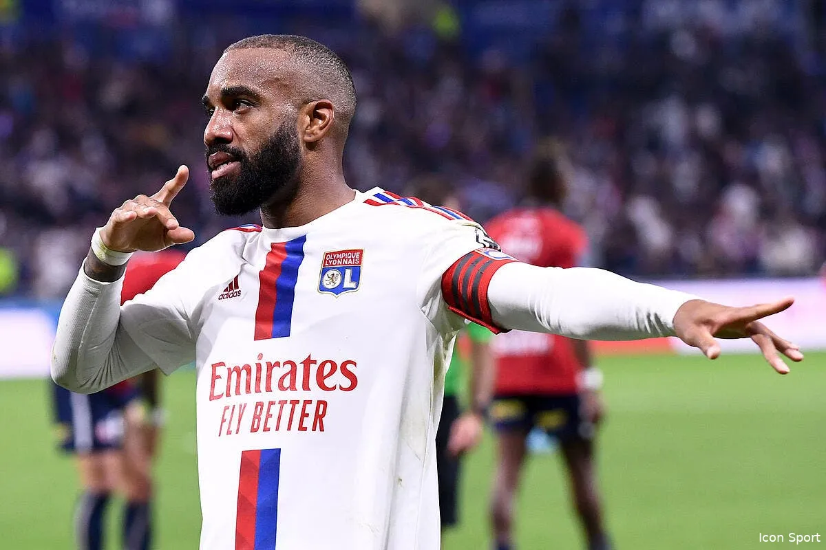 le vieux lacazette n a que neymar et lewandowski sur sa planete icon pl2 5817 2 352992