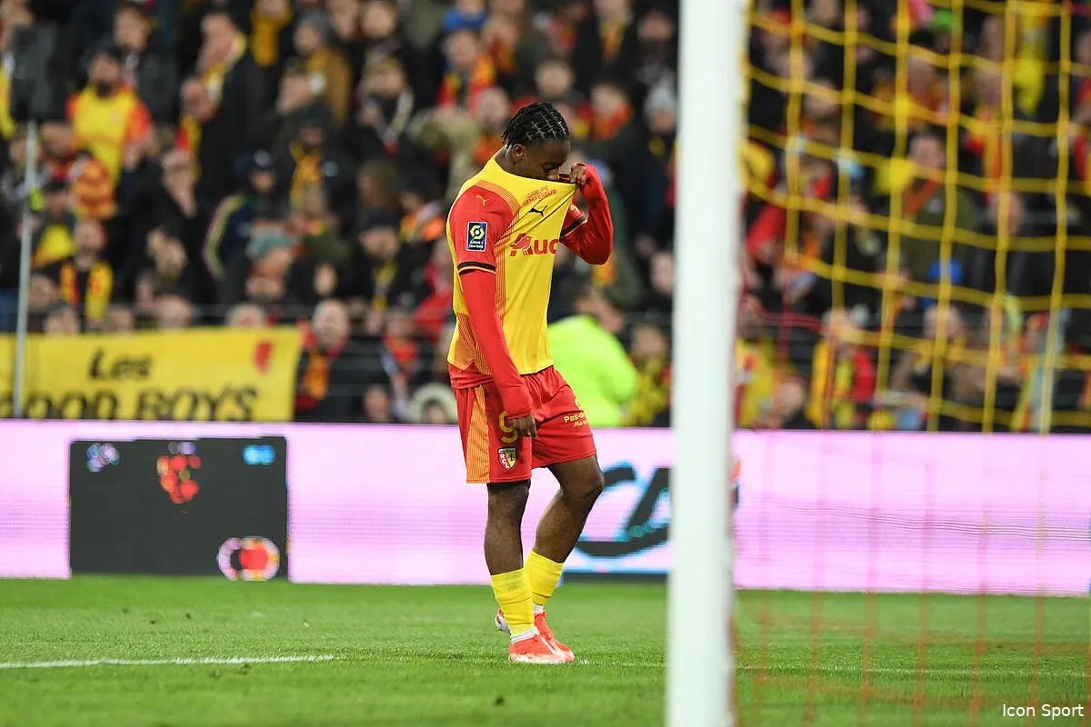 lens elye wahi siffle un joueur crie au scandale iconsport 212086 0224 374807