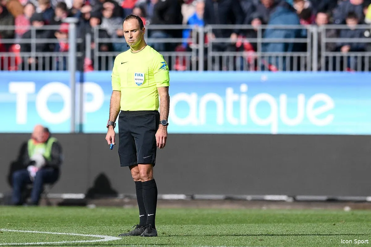 lens psg cet arbitre a polemiques effraye la capitale icon pl5 2923 370275