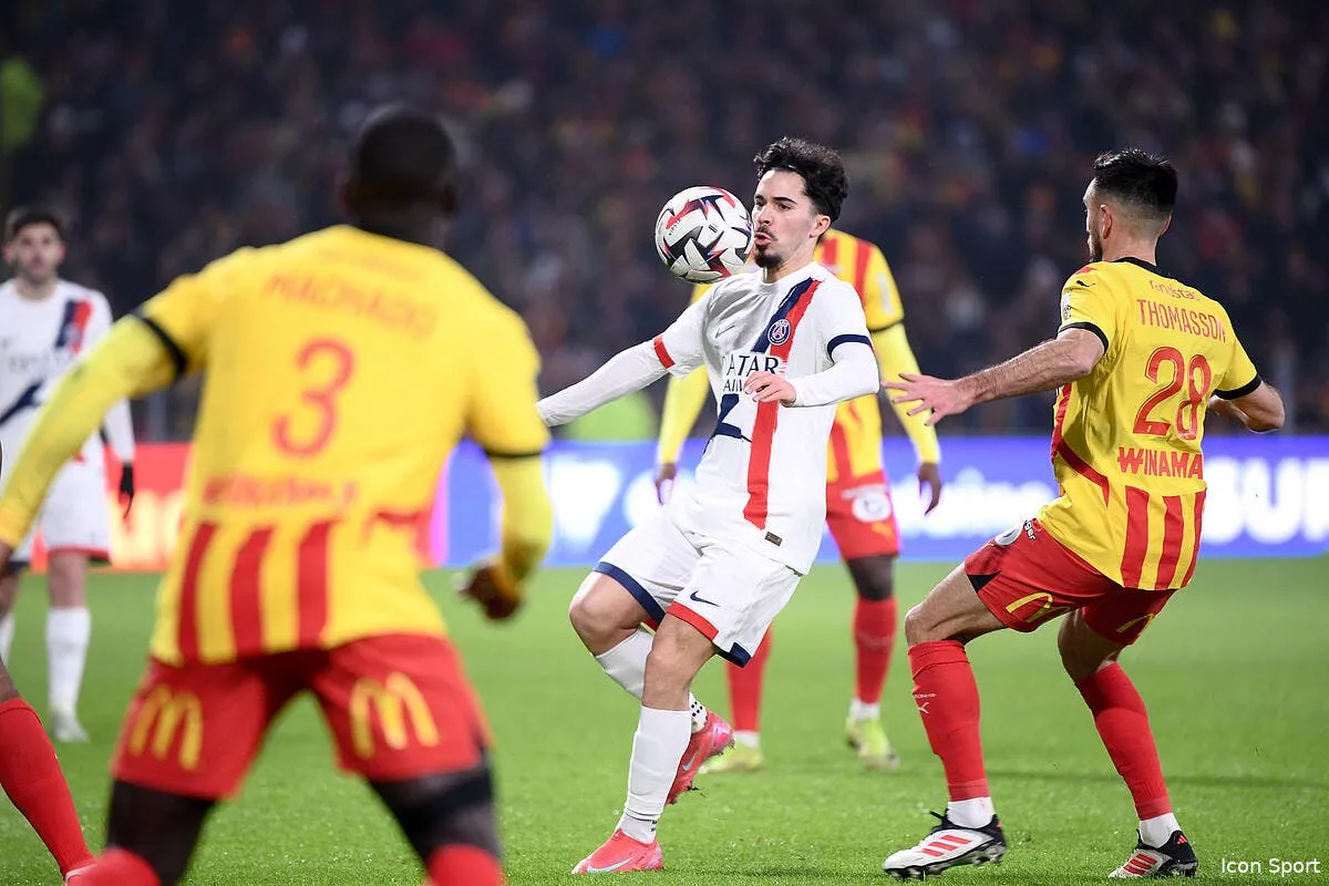 lens psg vitinha echappe au carton rouge paris remercie l arbitre iconsport 249753 0169 387009