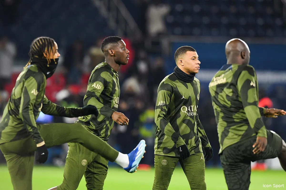 les sifflets tombent le parc lache kolo muani icon iconsport dde 3787 371193