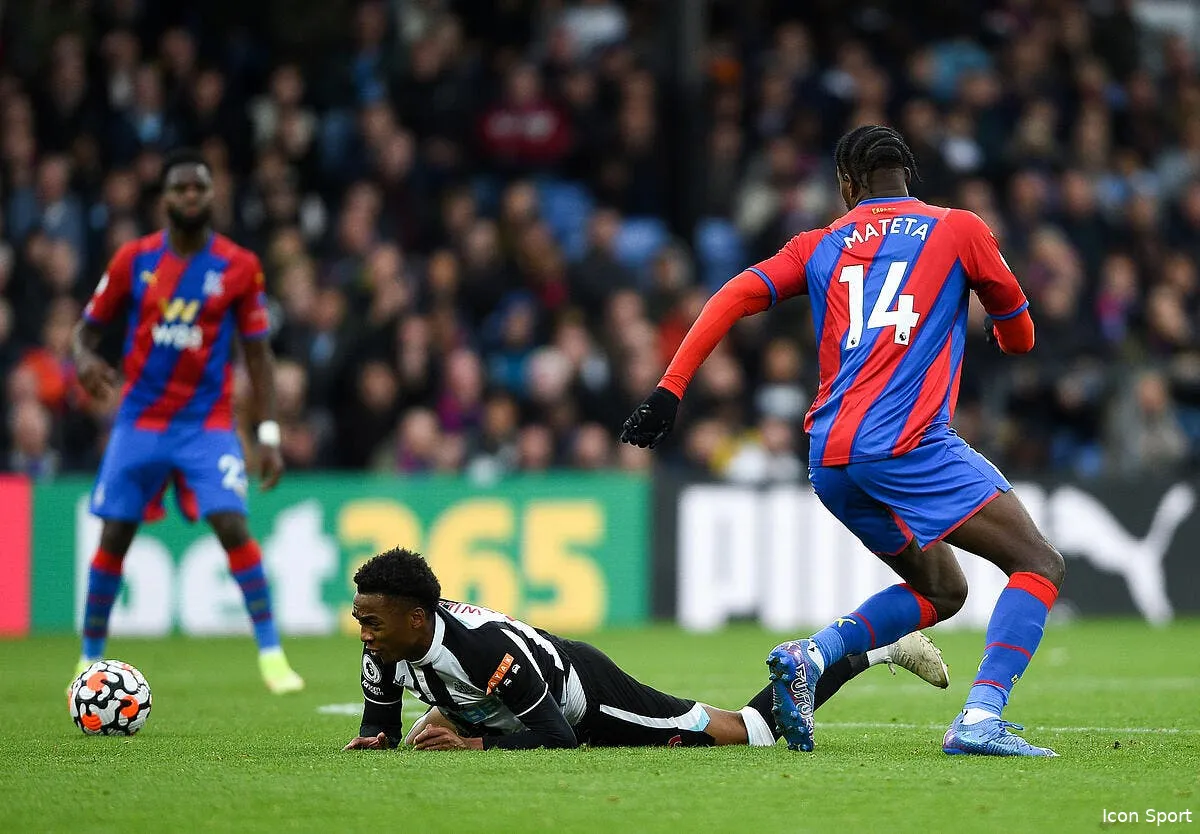 les verts foncent sur cet ancien attaquant lyonnais icon fil crystal palace newcastle 045 329731