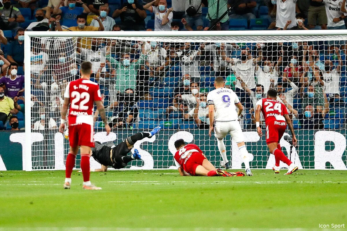 liga benzema voit triple le real passe en tete icon ecommercefotos ecommerce2 116988551 323569