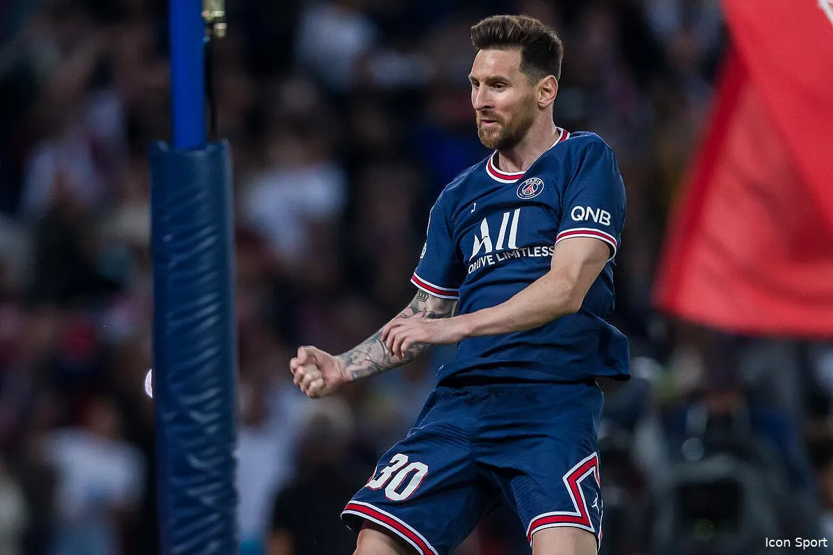 lionel messi un bras d honneur xxl au psg icon 541 psgrbl20211019 175 327803