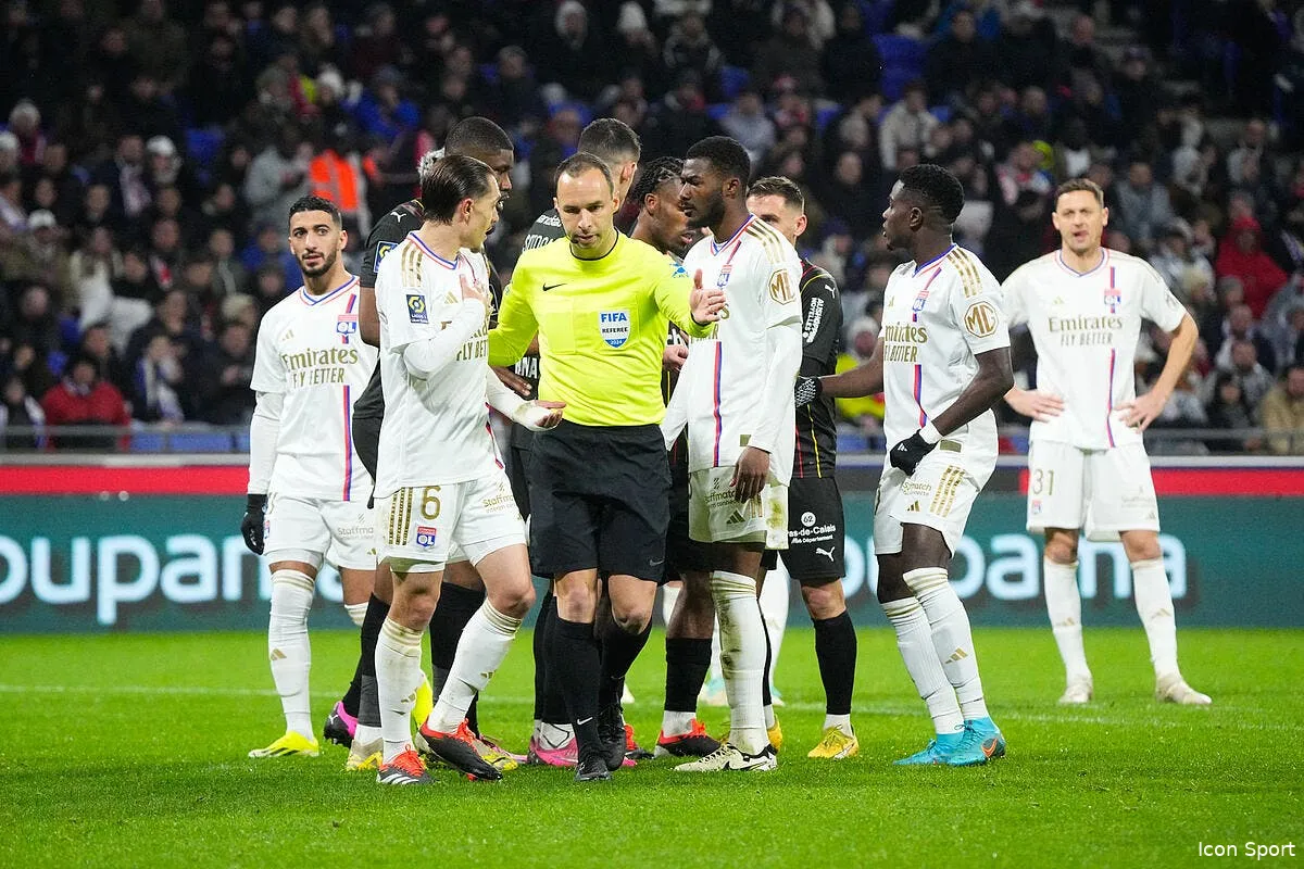 lorient tend un enorme piege a l ol sans lacazette iconsport 194267 0216 372965