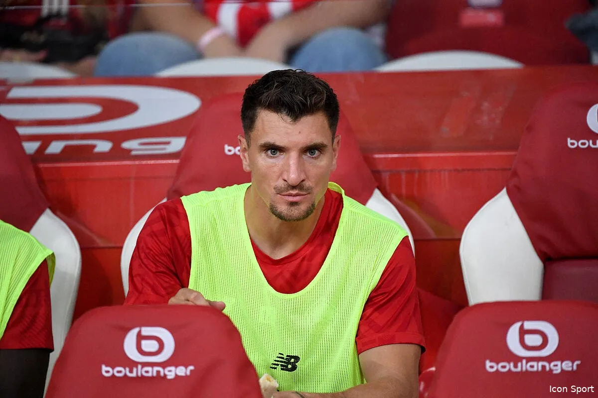losc psg thomas meunier presente ses excuses a l arbitre iconsport 238296 0092 380792