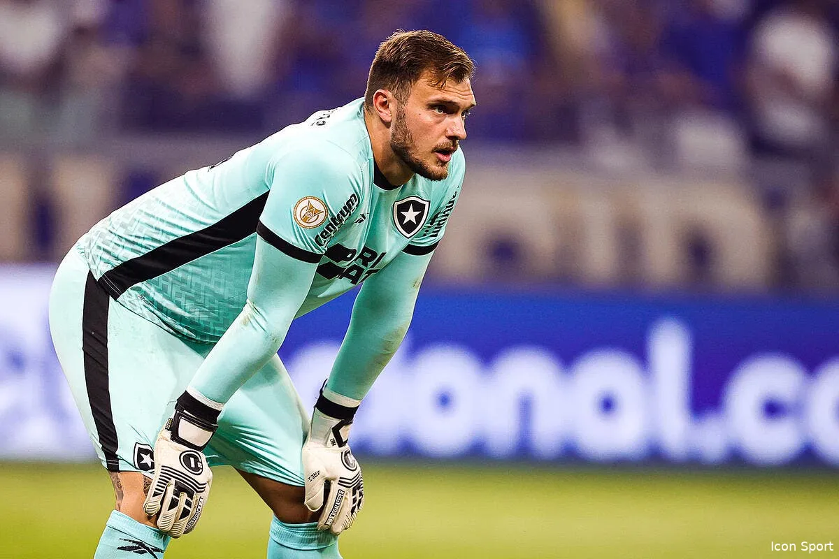 luca perri a l ol le gros coup de froid signe textor icon sipausa 47673628 363814