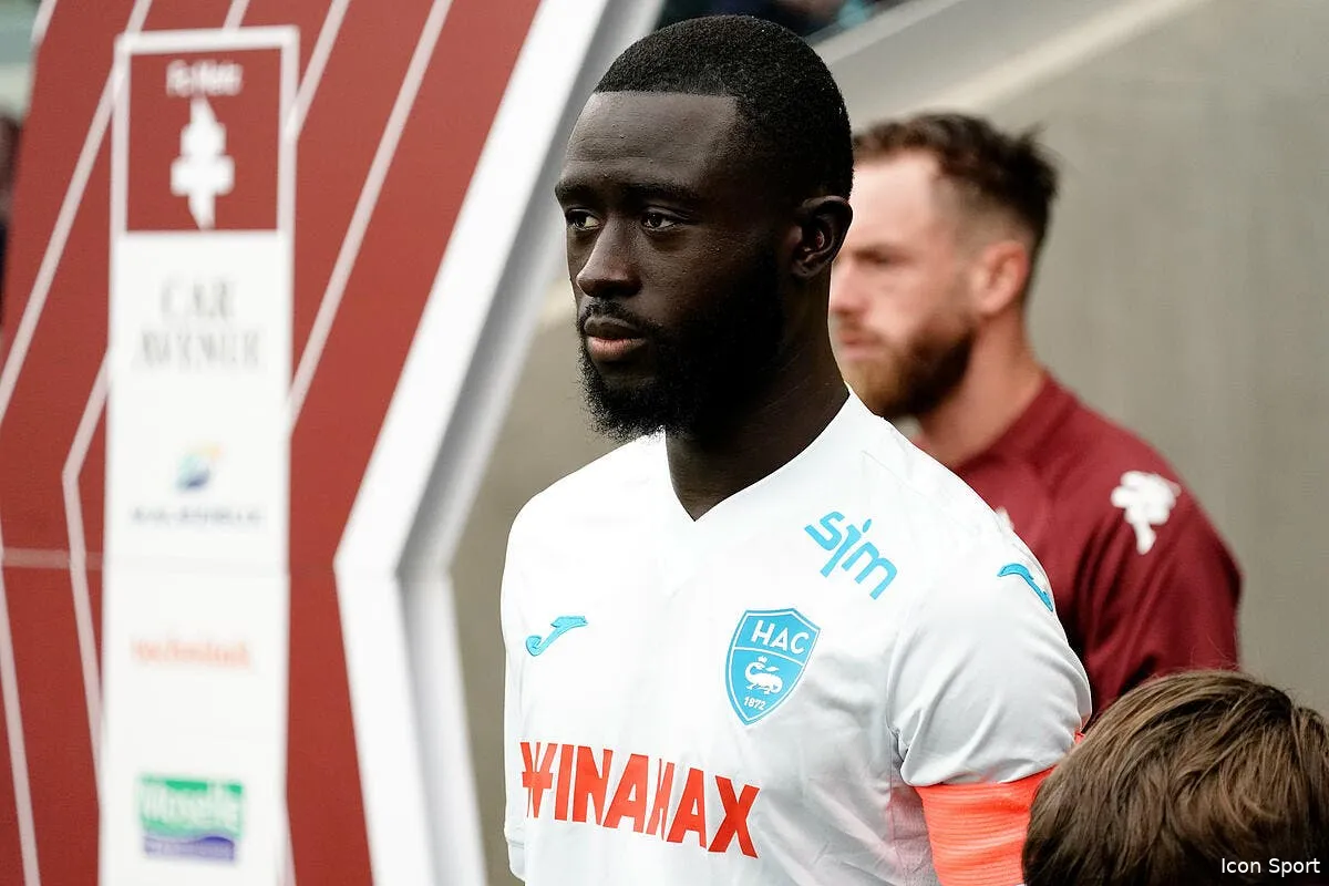 lyon piste un defenseur surveille par la pl icon win7669 370847