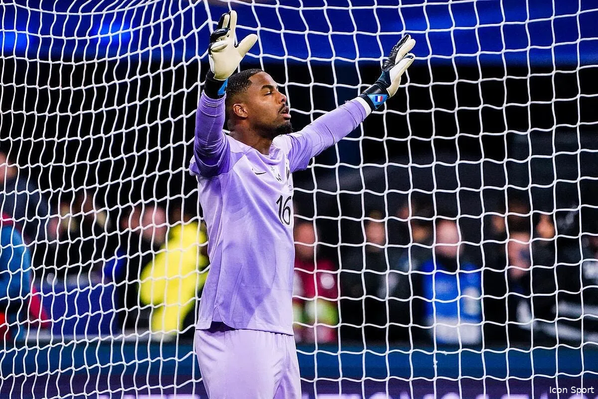 maignan vient au secours d emiliano martinez icon ruh 240323 23 15 358508