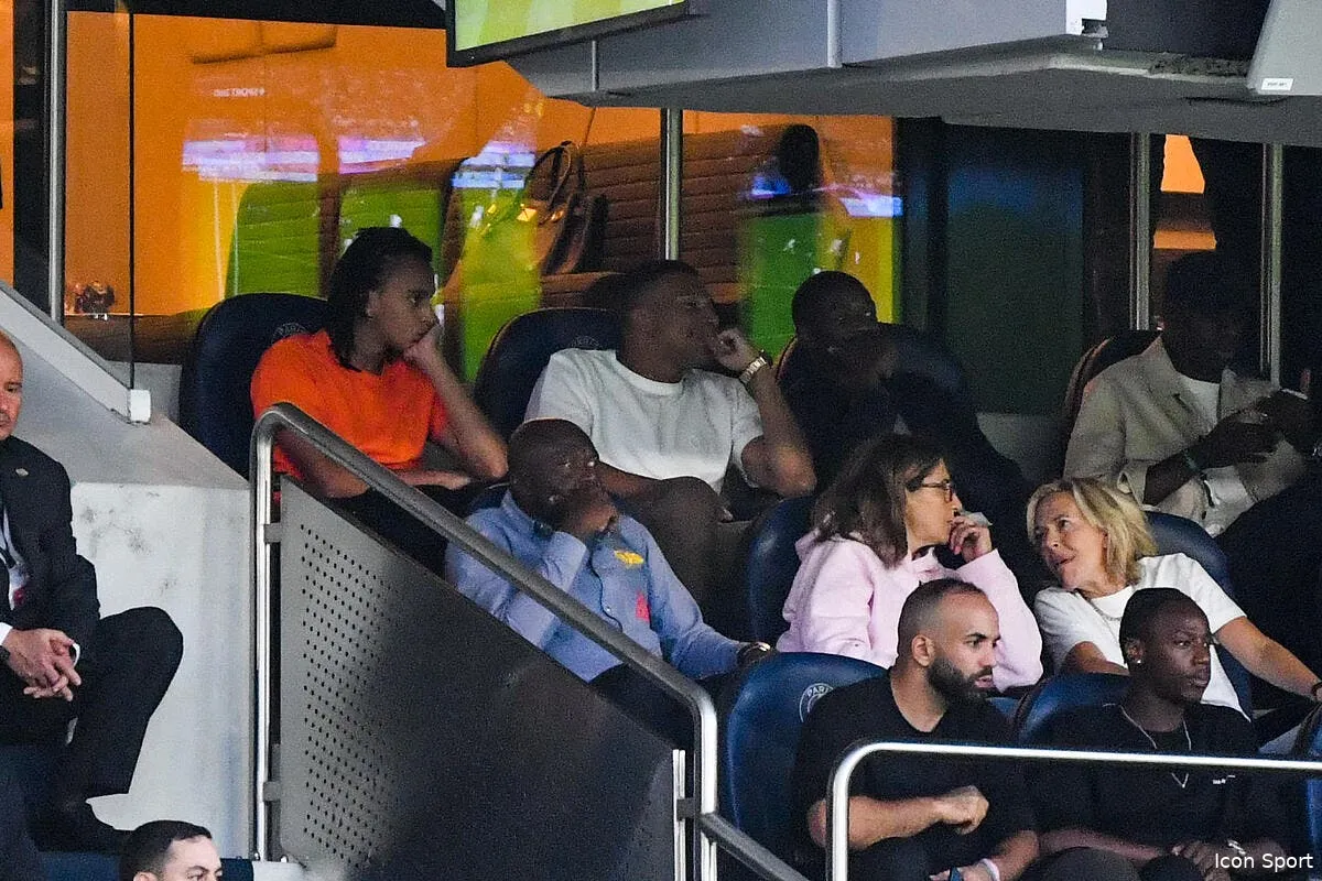 malgre sa mise a l ecart mbappe au parc pour voir le psg icon ruh 6759 364036