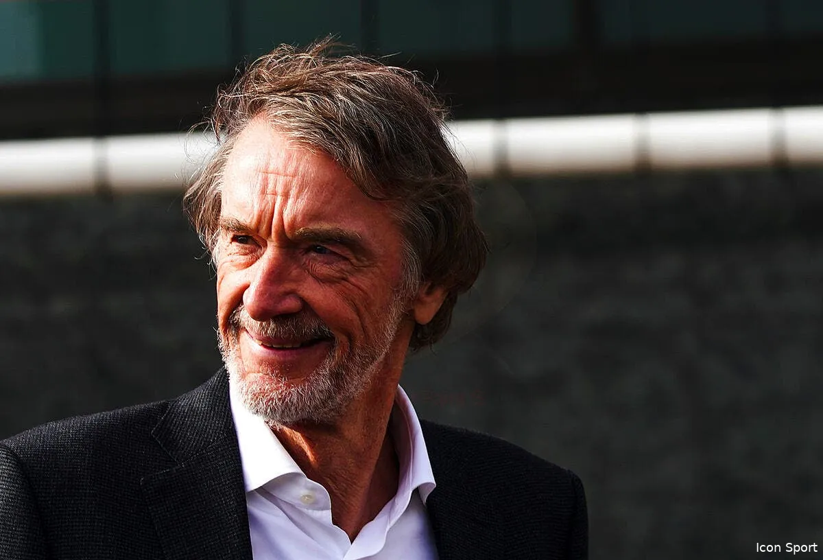 manchester united 300 employes vires ineos seme le chaos icon iconsport 74946387 369777