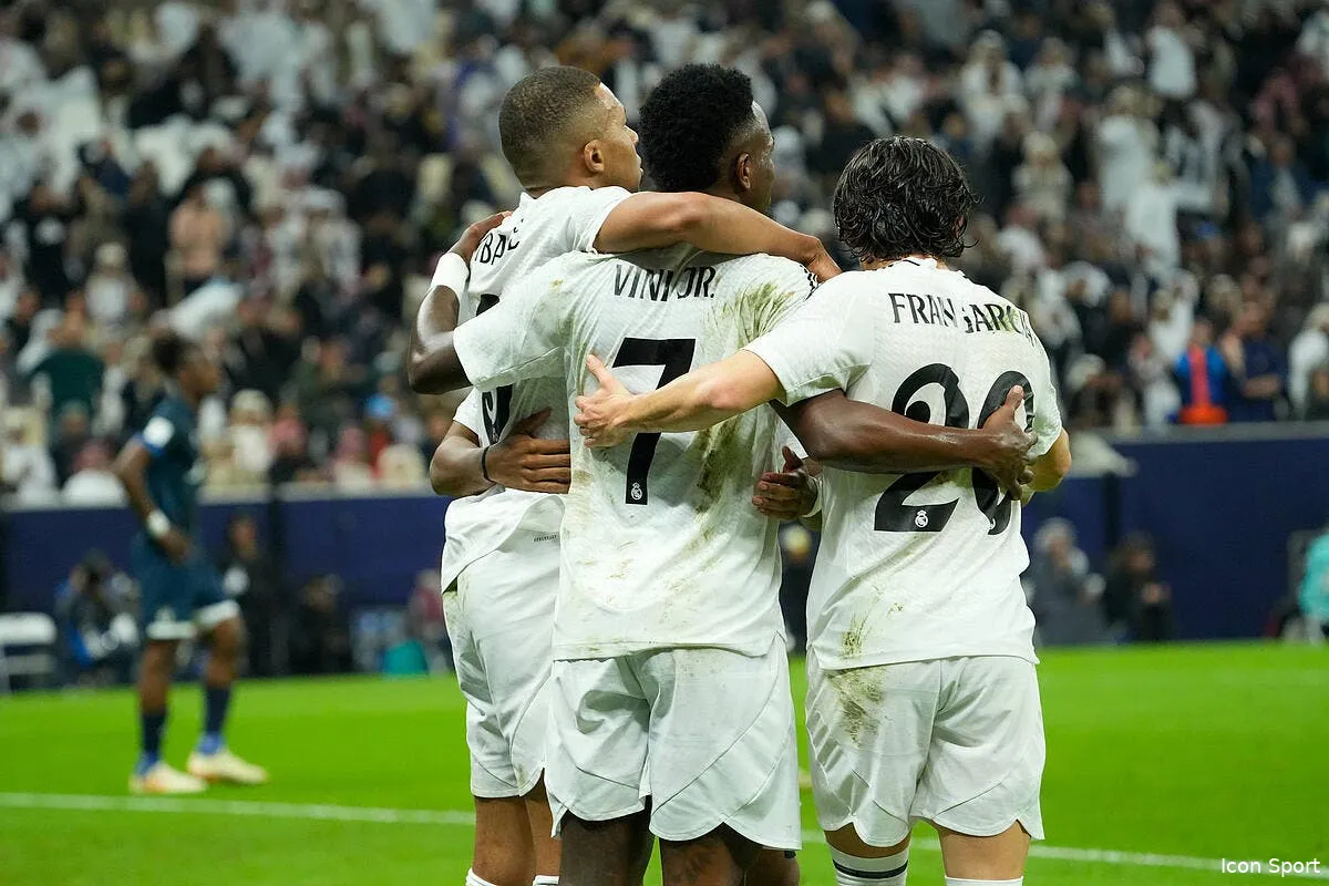 mbappe et vinicius offrent la coupe intercontinentale au real iconsport 247503 0002 385573