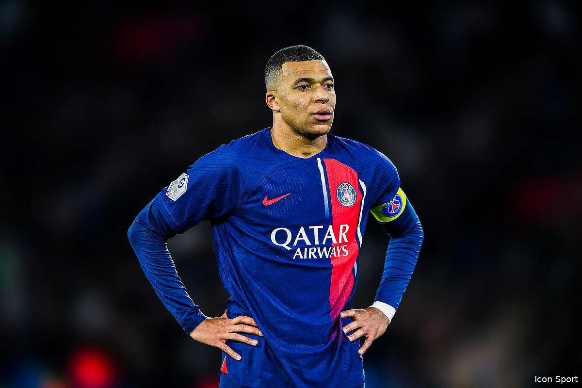 mbappe prolonge au psg macron et l emir du qatar a l attaque icon 888199 038 372483