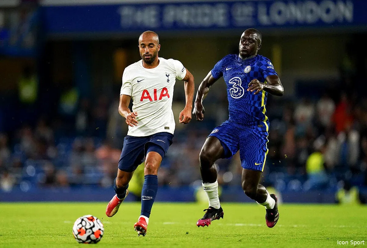 mercato l ol et l asse s affrontent sur un defenseur icon 61439626 322239