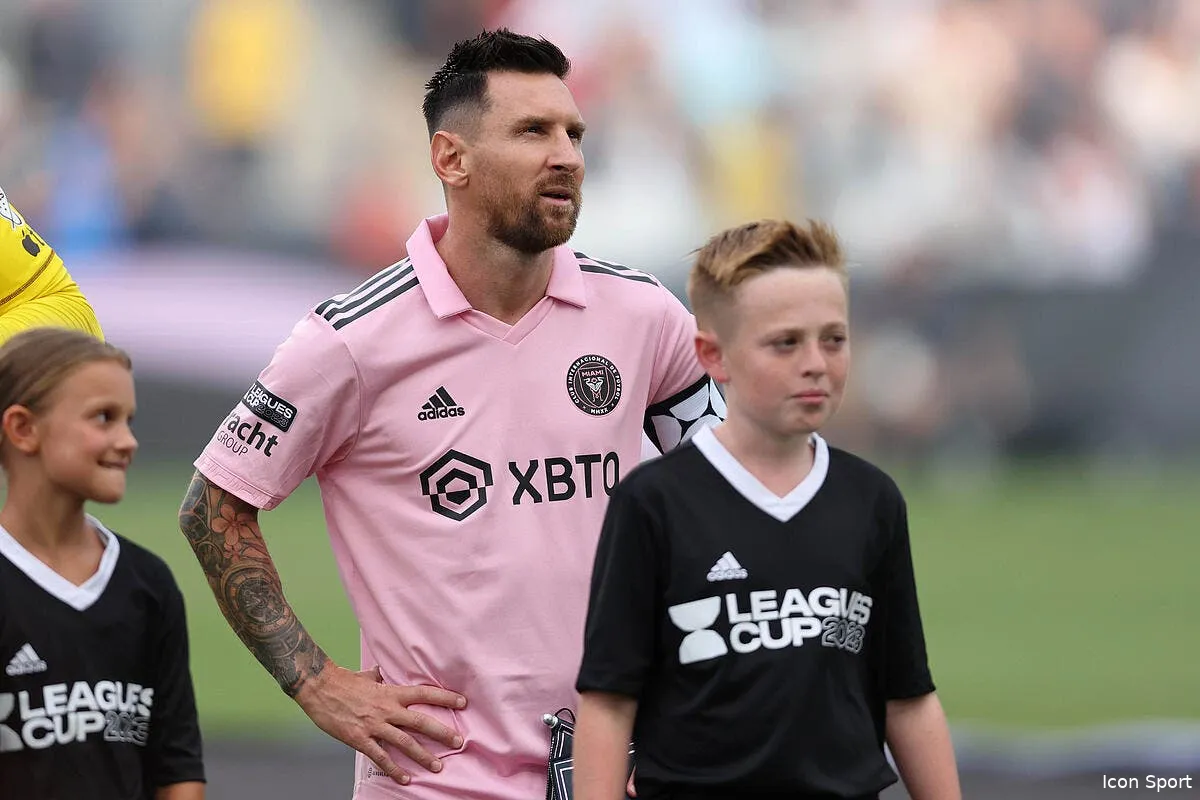 messi crache sur le psg la reponse des supporters est violente icon sipausa 47793650 364305