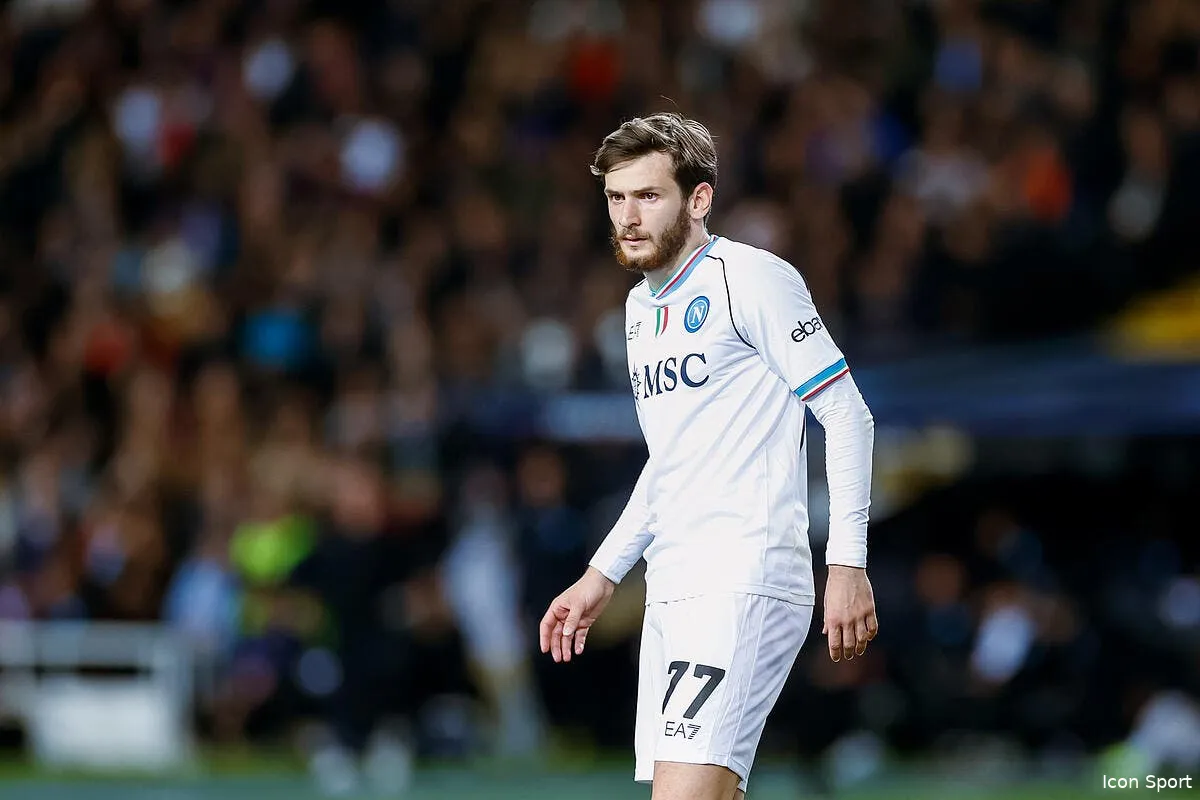 naples assomme le psg kvaratskhelia prolonge iconsport 197741 0030 377267