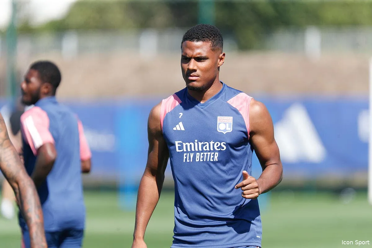 officiel amin sarr signe a wolfsburg icon 25i7673 364875