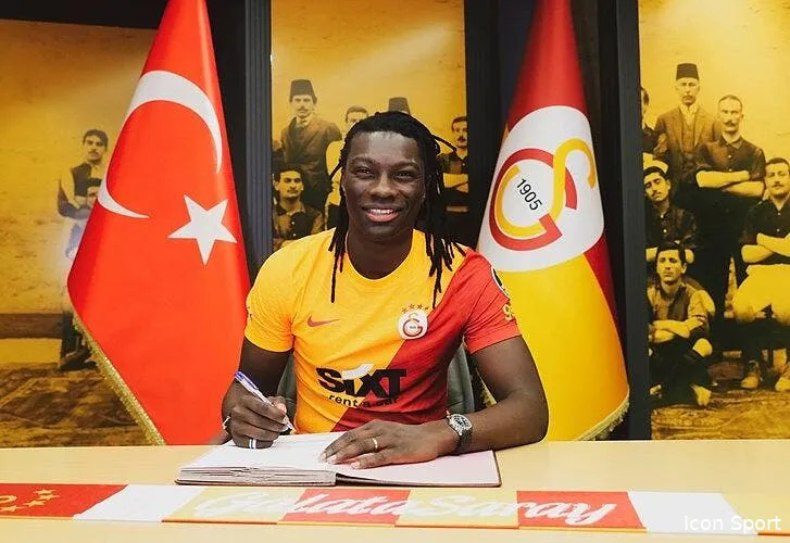 officiel bafe gomis signe a galatasaray 79bf5119a72b49d5b2202f447f9b805f 333875
