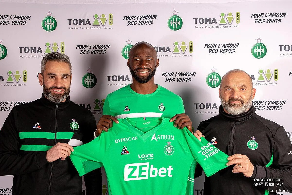 officiel eliaquim mangala signe a l asse eliaquim mangala est stephanois 1682899797 332899