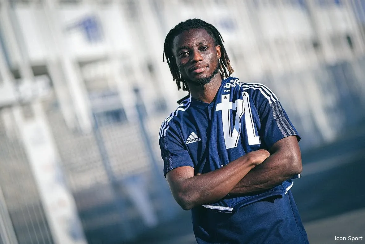 officiel gideon mensah signe a bordeaux 2021 08 02 mercato transfert 018 mensha 320595
