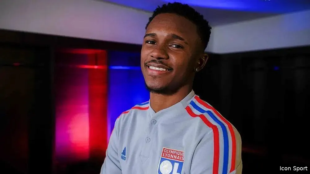 officiel jeffinho signe a l ol jeffinho 356475