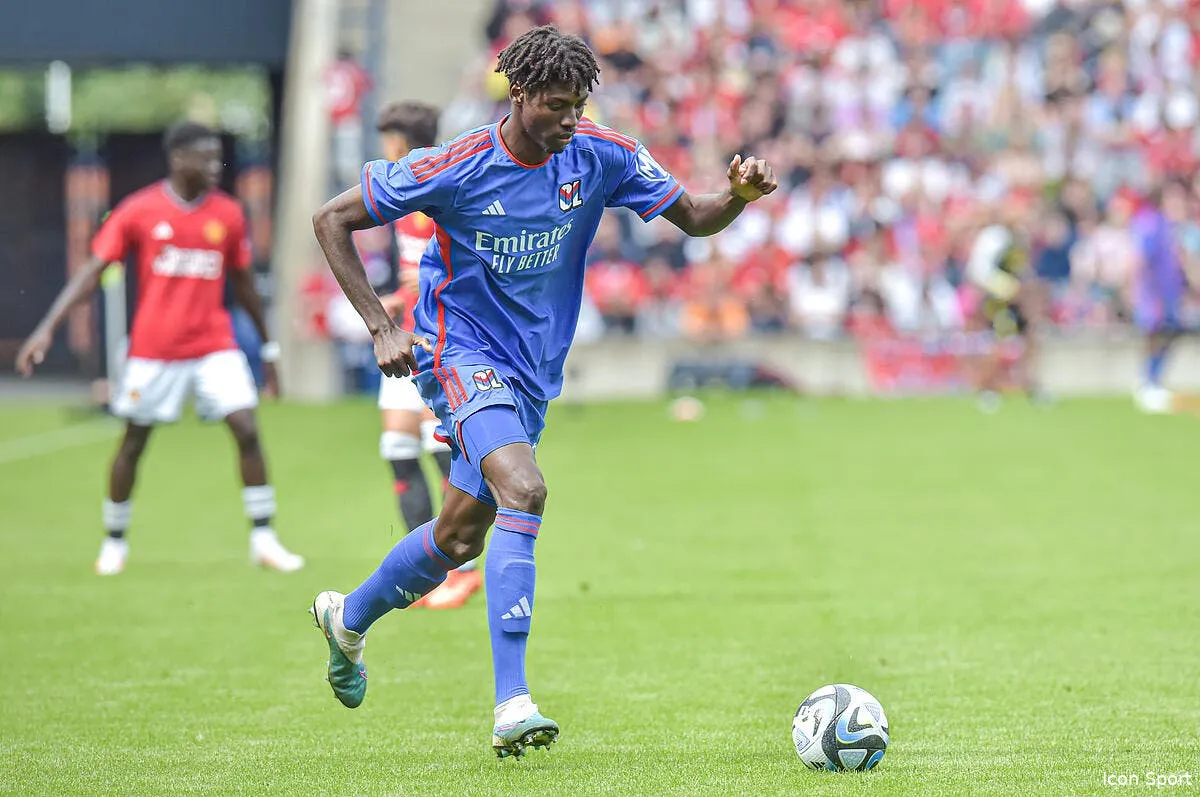 officiel l ol vend ndiaye a troyes icon fil man utd lyon 097 363051