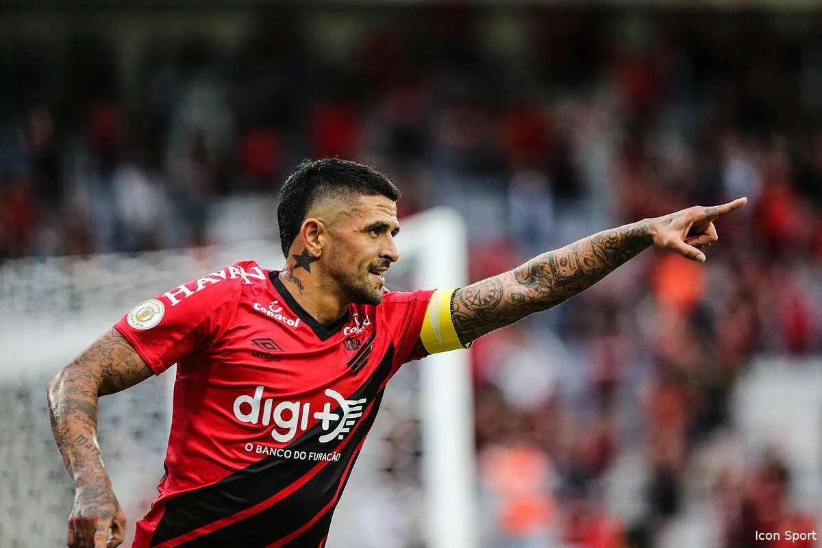 officiel lucho gonzalez raccroche les crampons icon est 020619 92 40 309133