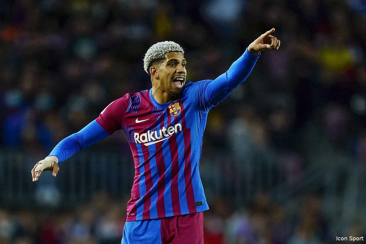 officiel ronald araujo prolonge a barcelone icon ps 220424 025 339883