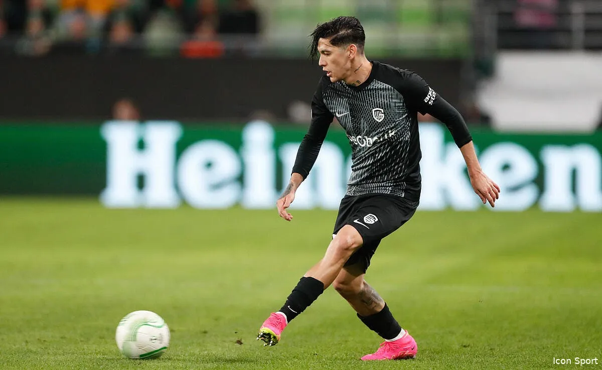 ol 7 millions d euros lyon fonce sur ce defenseur mexicain icon 79648638 368004