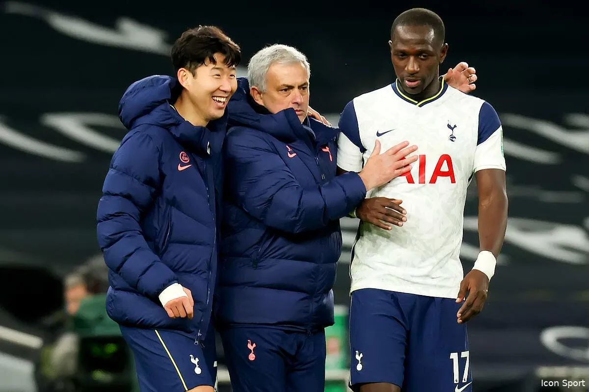 ol aulas lache un scoop lyon interesse jose mourinho icon ap 12258671 305759