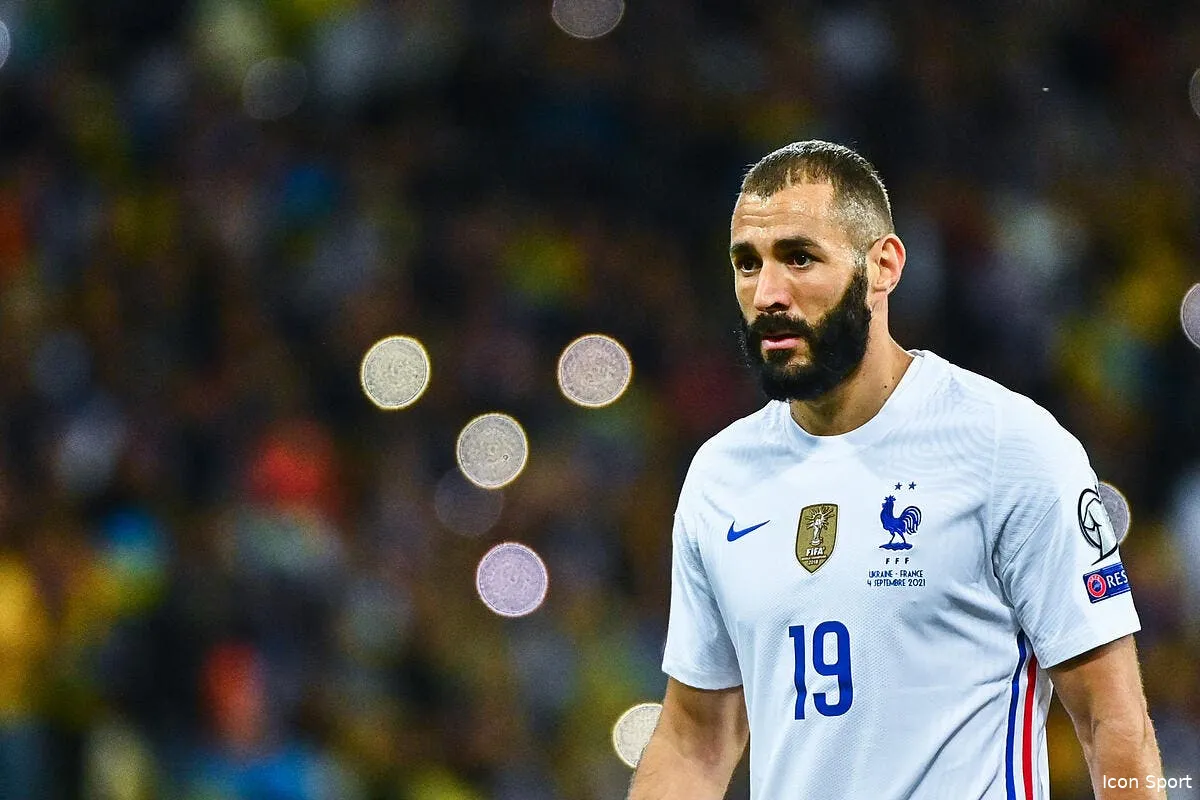 ol aulas tend une perche enorme a benzema icon dib 040921 10 250 323175