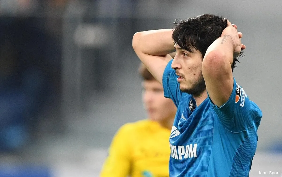 ol azmoun a la juventus lyon tremble icon 010206 0042 3 332453