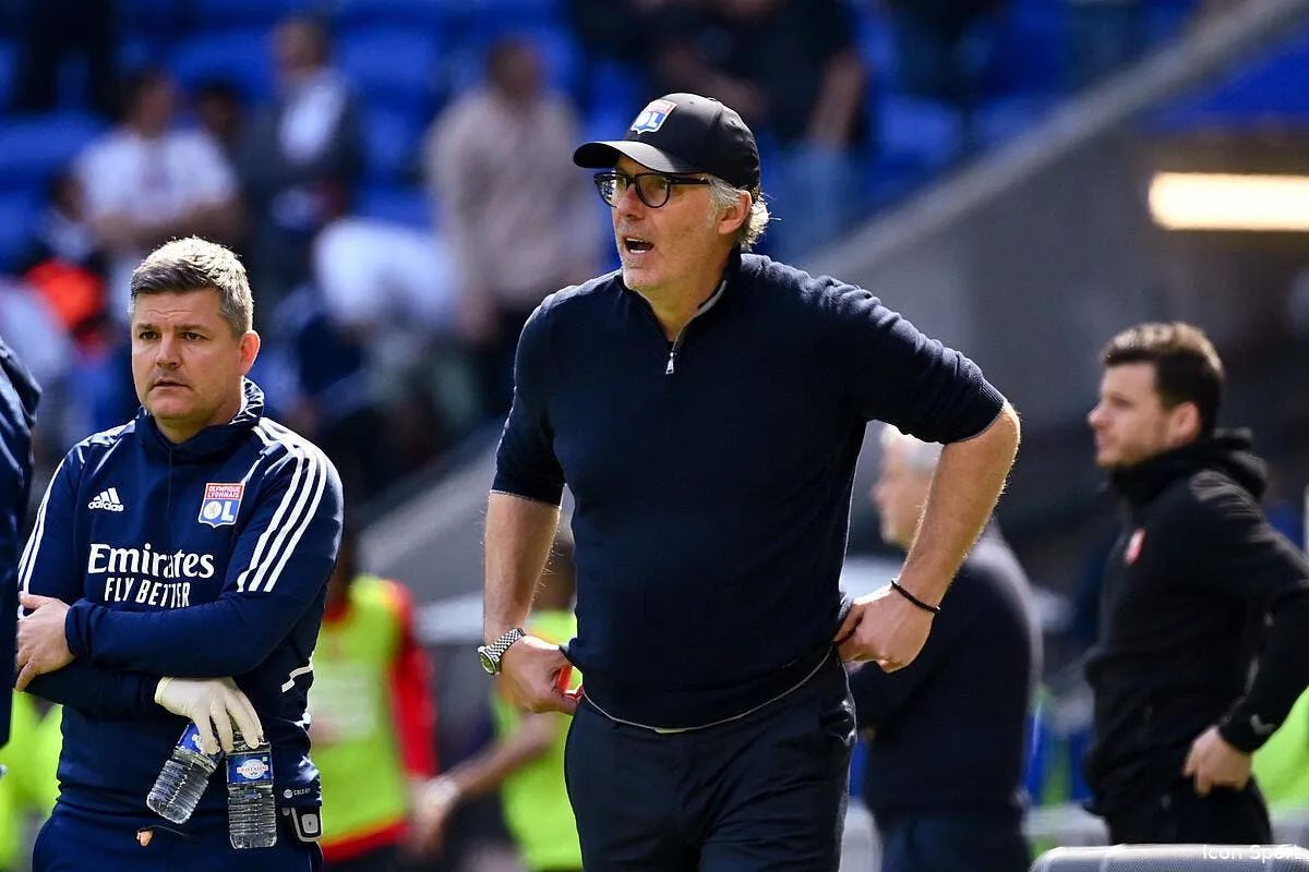 ol blanc meprise les fans rothen lui fait la lecon icon dib 090423 11 23 360735