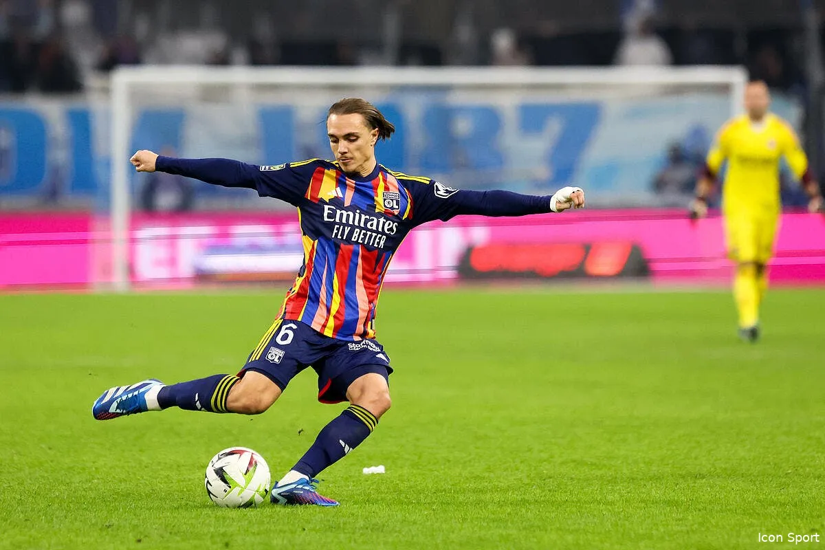 ol caqueret met le reveil lyon est metamorphose icon fid 7497 369453